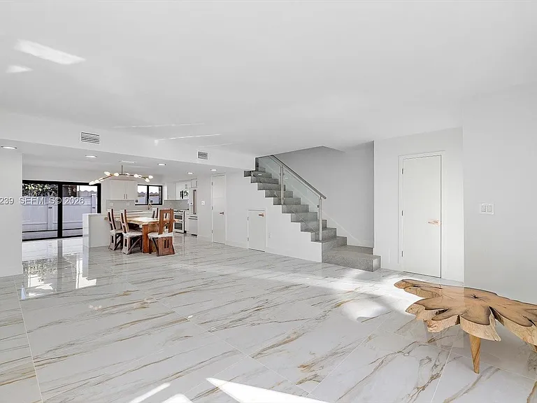 16449 NE 26th Ave — Photo 3