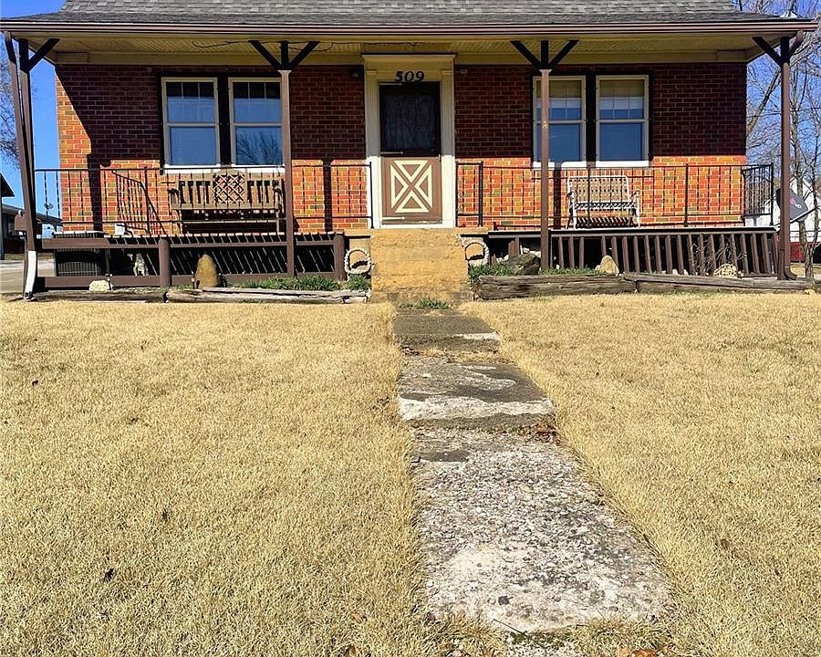 1st image of 509 E Clay St