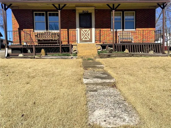 509 E Clay St, Edina, MO 63537