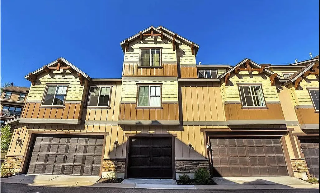 3 bed, 1600 sqft, $3,200 — Photo 1