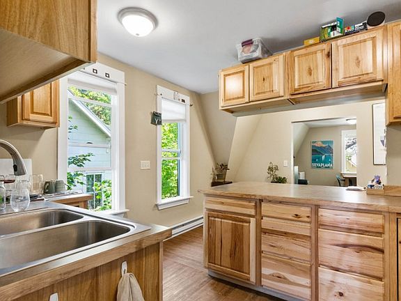 5th image of 506 W Babcock St #D