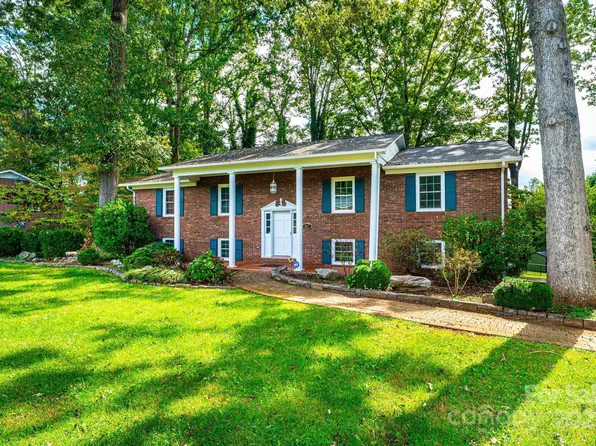 107 Oakwood St, Morganton, NC 28655