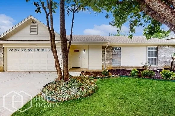 3 bed, 2.0 bath, 1691 sqft, $2,285 — Photo 3