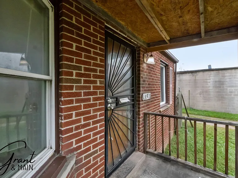 13926 Rockdale St — Photo 2