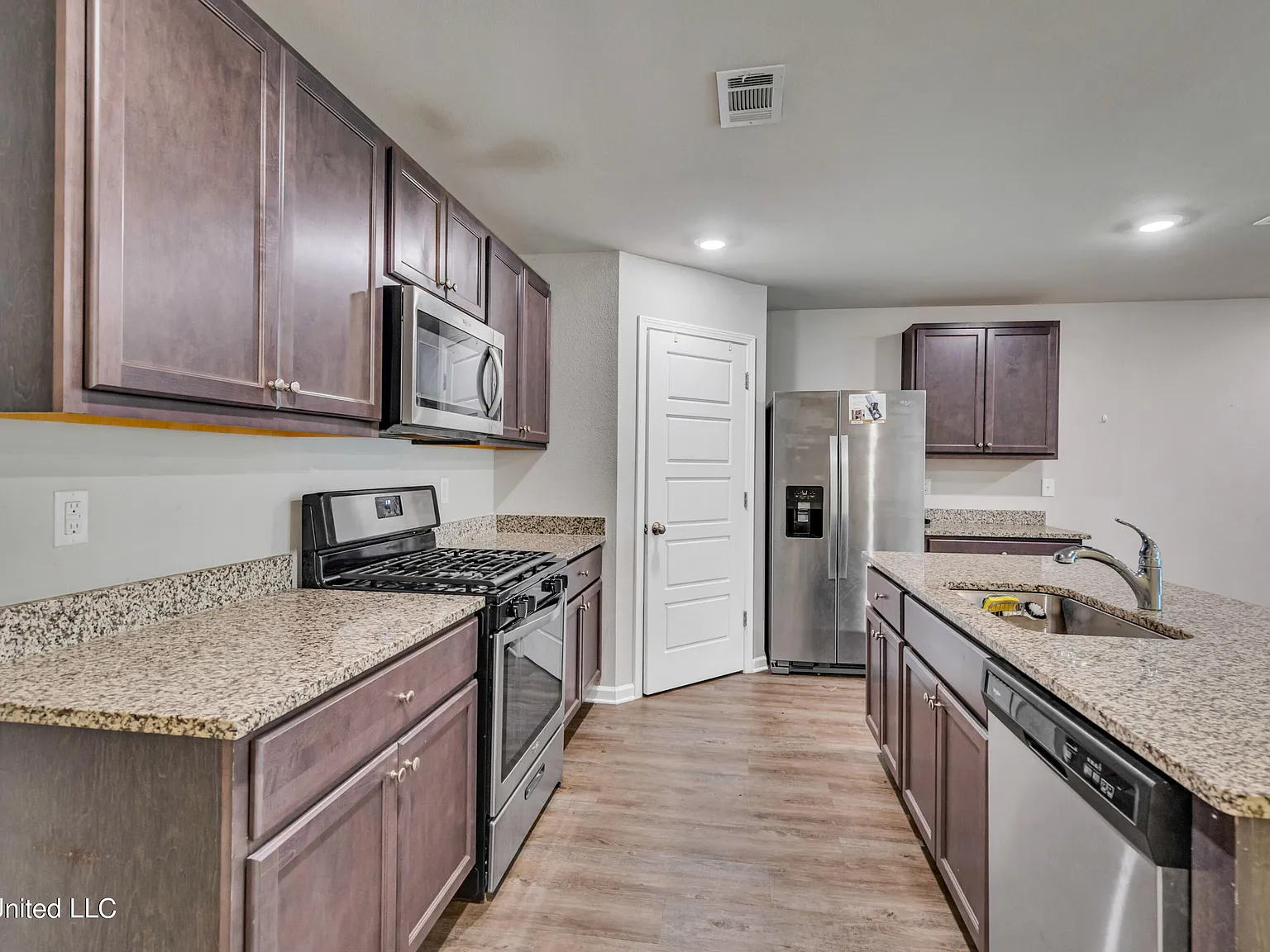 4 bed, 2.0 bath, 1830 sqft, $2,150 — Photo 4