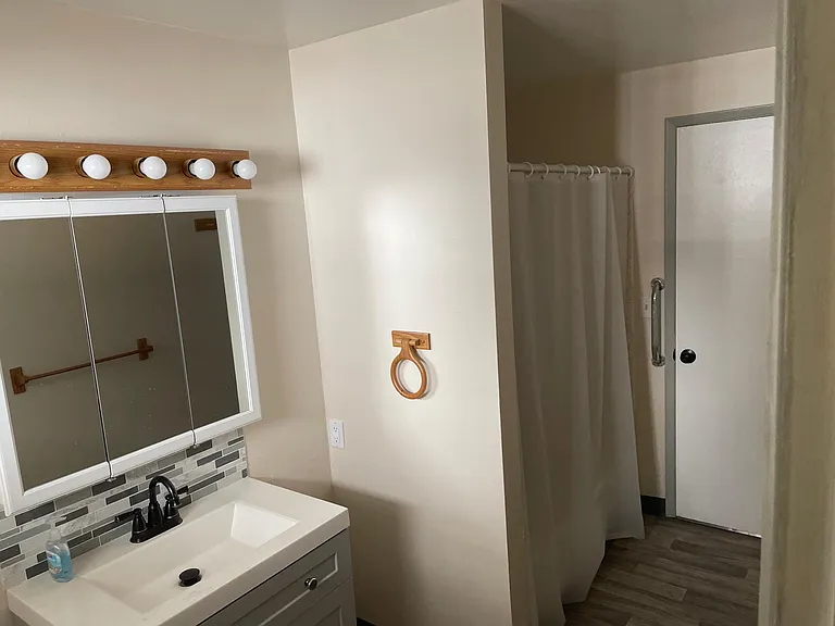 1022 N Cochran St — Photo 5