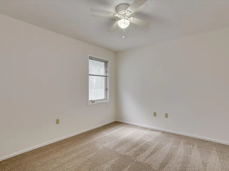 3220 Summerchase Cir — Photo 16