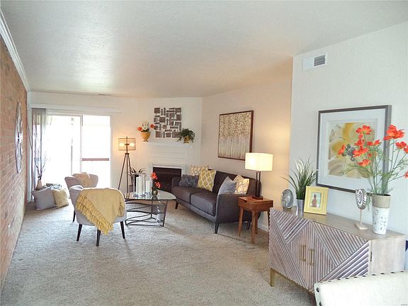2nd image of 1968 Greenglen Dr APT 302