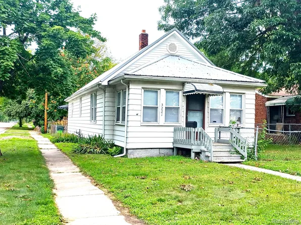 3221 24th St, Port Huron, MI 48060