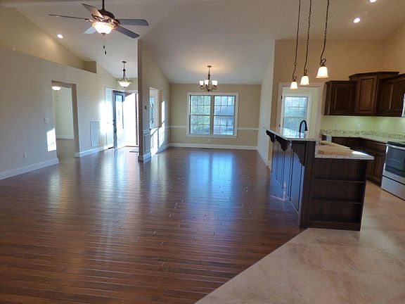 4th image of 17 Holly Ct