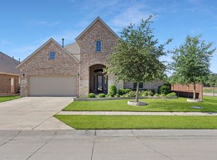 216 Equestrian Rd, Lake Dallas, TX 75065