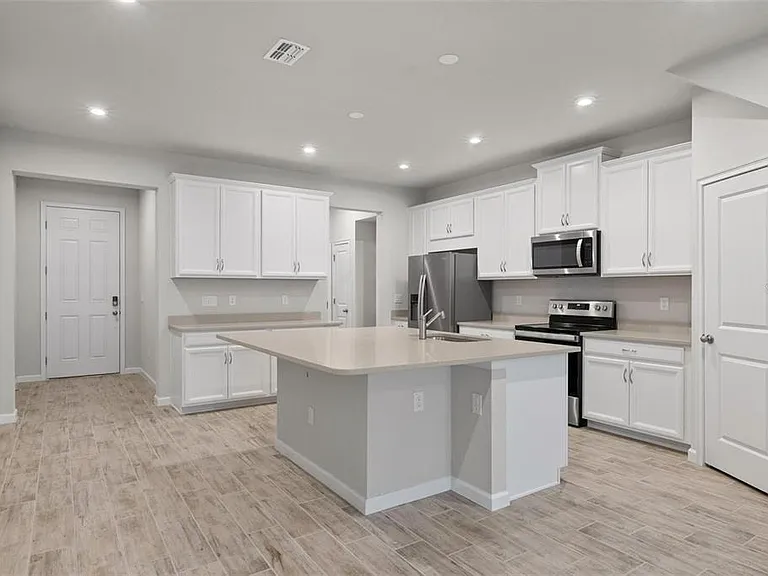 2326 Summerlit St — Photo 8