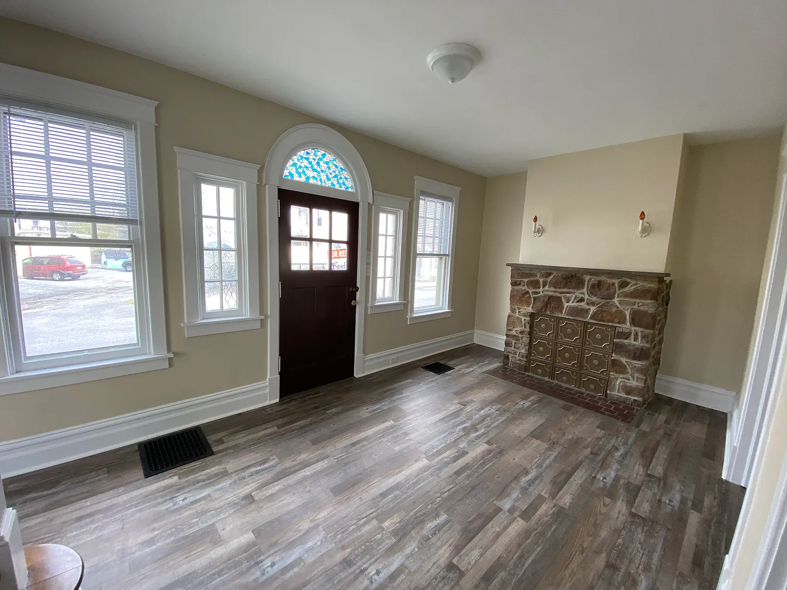 3 bed, 1150 sqft, $1,550 — Photo 3