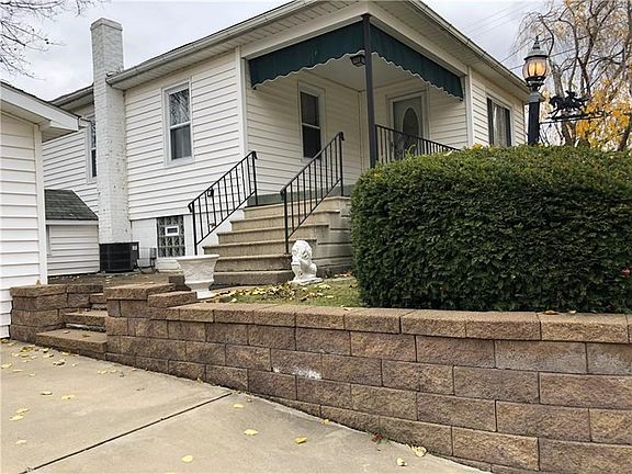 5th image of 915 Waverly St