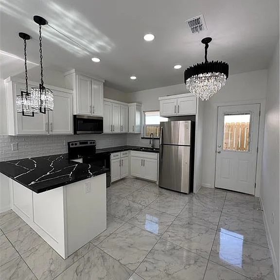 2109 Dragonfly St #1 — Photo 3