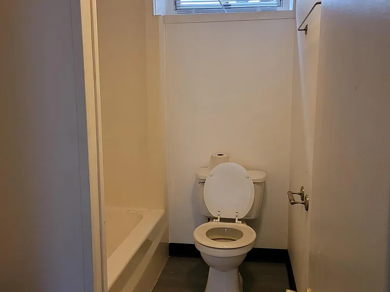 404 W Mill St #5 — Photo 5