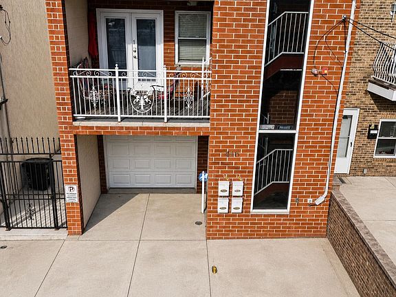 4th image of 416 2nd St