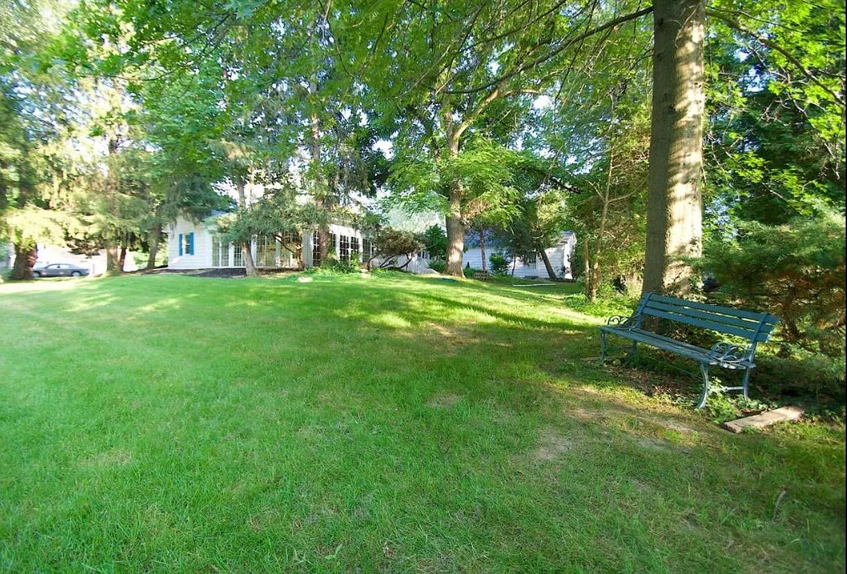 S Beachview Rd, Willoughby — Photo 1