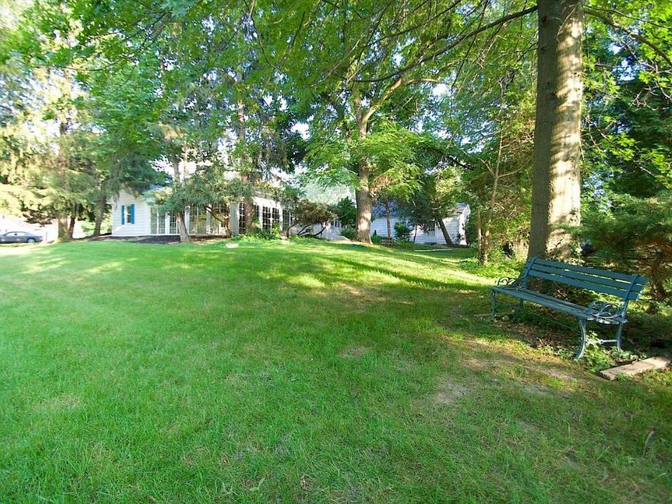 2nd image of 1250 S Beachview Rd