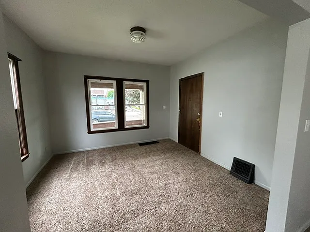 201 N French Ave #3 — Photo 3