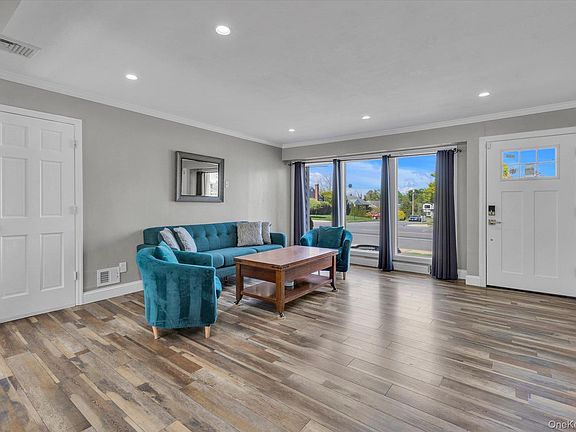 3rd image of 568 Plainview Road