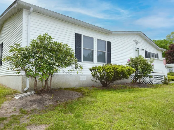 6 Canterbury Ln, Rockland, MA 02370
