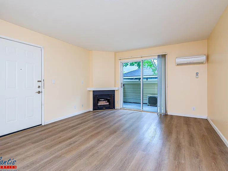 2750 Somerset Park Cir — Photo 1