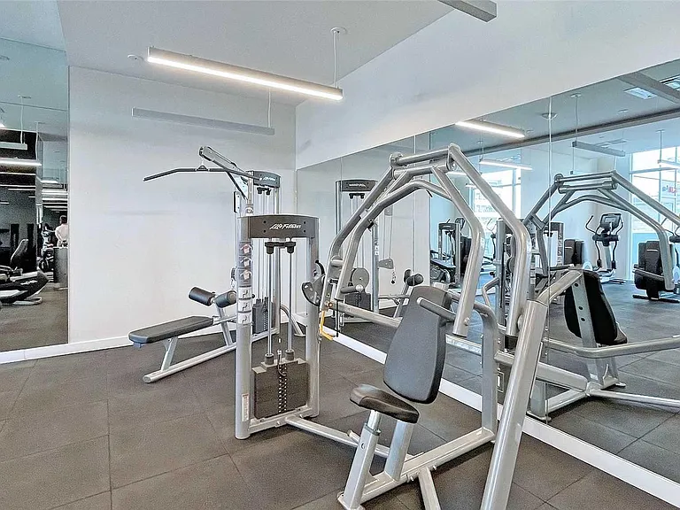 5180 Yonge St — Photo 35