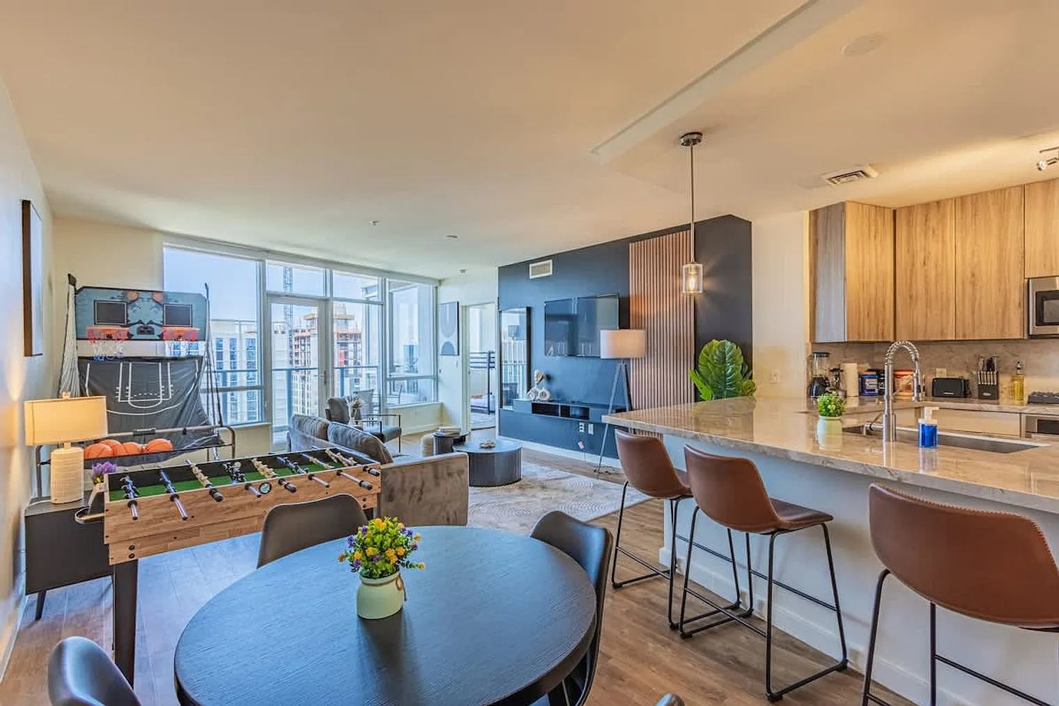 1 bed, 1.0 bath, 1130 sqft, $4,010 — Photo 3