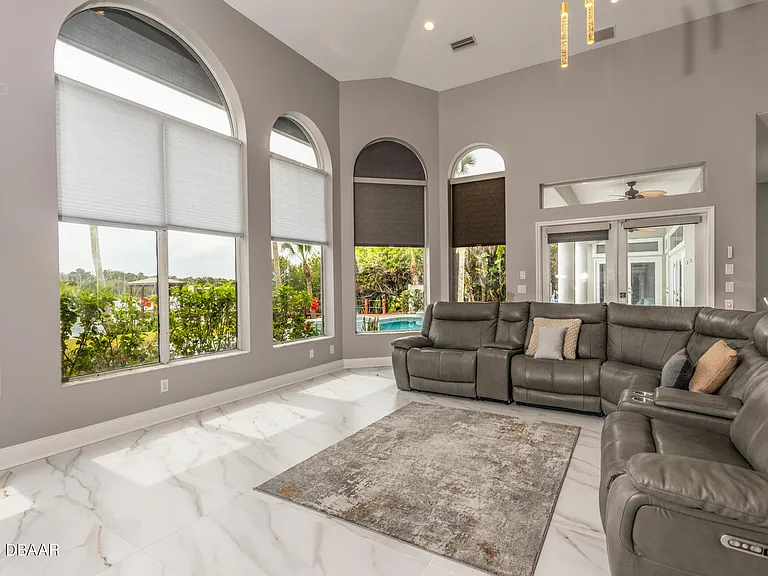 3548 N John Anderson Dr — Photo 9