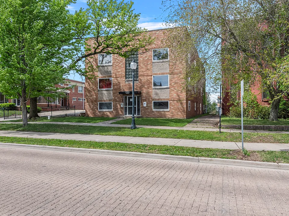 320 W Main St #7