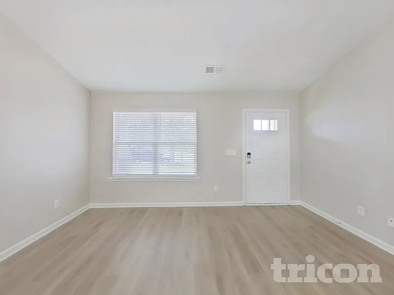 158 Bonhomme Cir — Photo 3