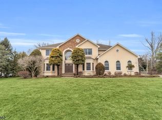 1 Sherwood Ct, Old Tappan Boro, NJ 07675