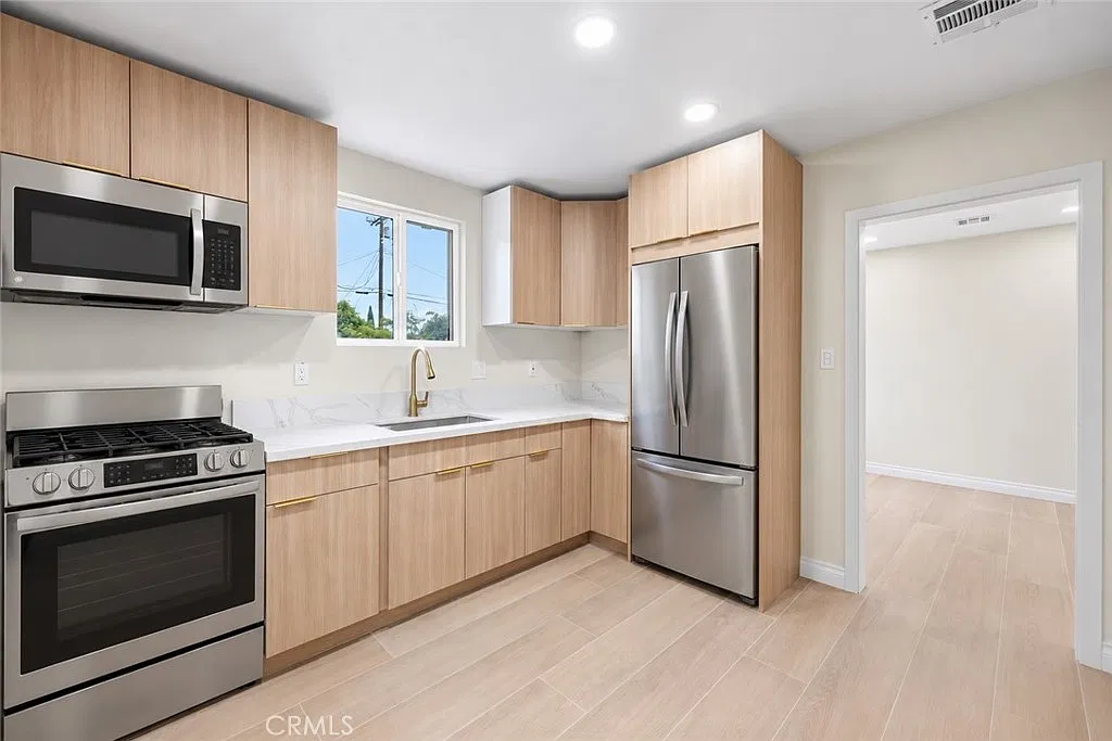 2 bed, 900 sqft, $2,600 — Photo 4