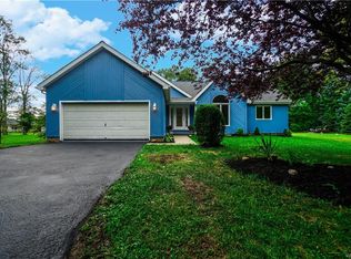 1665 Groveland Ave, Youngstown, NY 14174