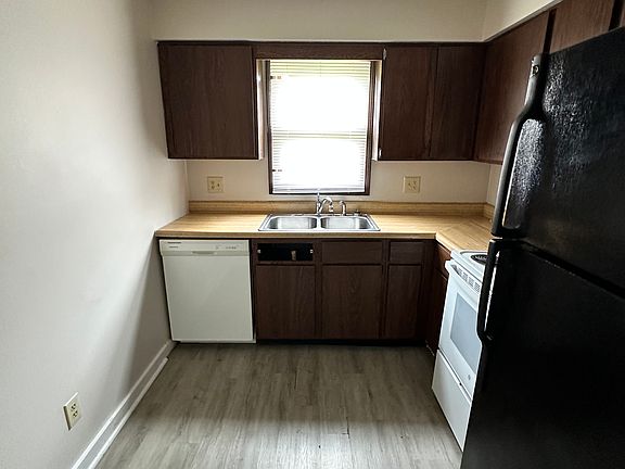 4th image of 712 N Golfcrest Rd #9