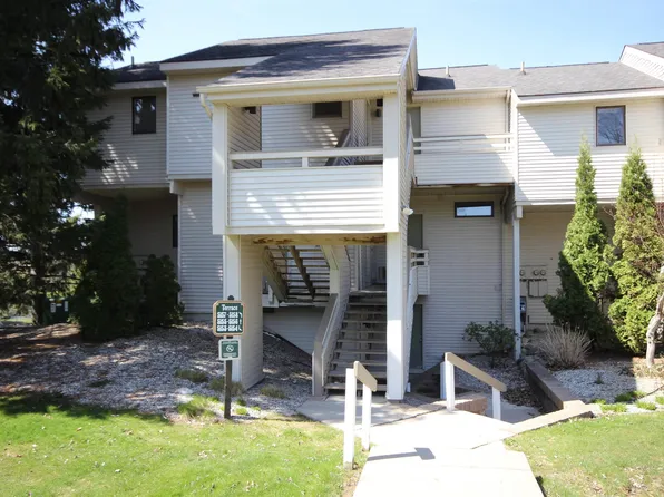 5153 Valleyway Dr #25, Acme, MI 49610