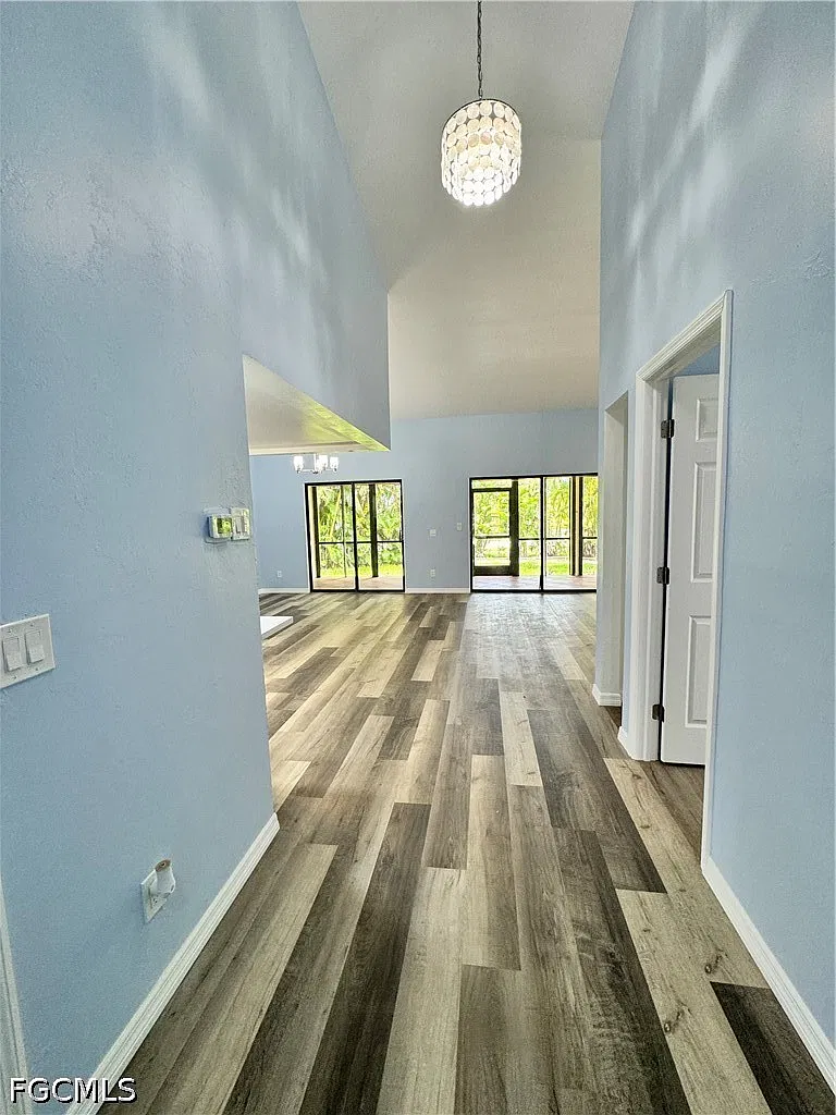 3 bed, 3.0 bath, 1797 sqft, $2,600 — Photo 2