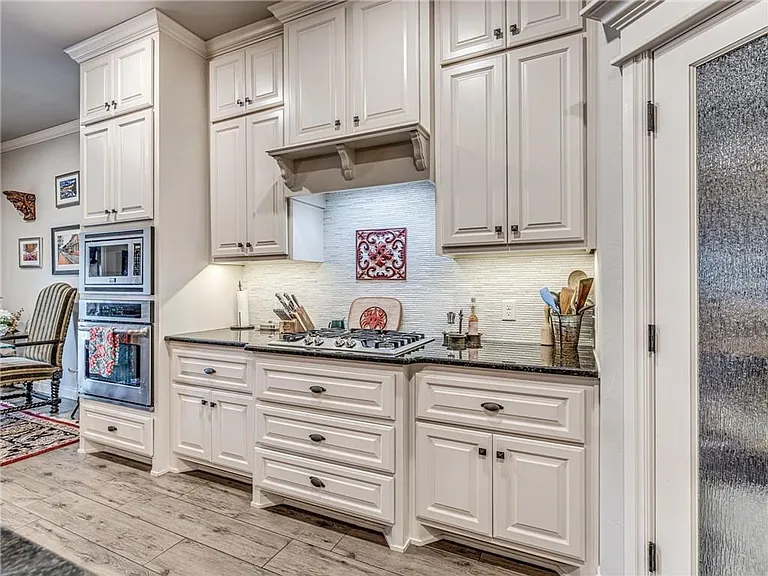 5009 Crater Lake Dr — Photo 10