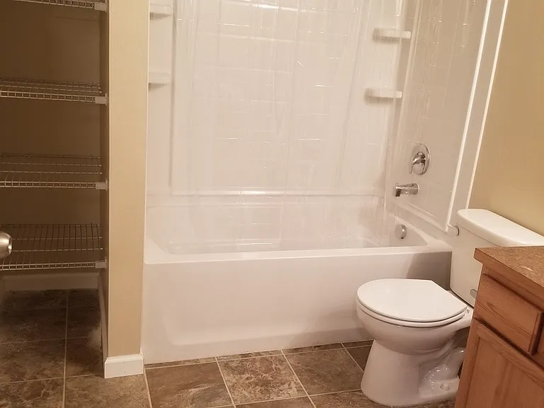 Spacious & Updated 3 bedrooms +large rec room 2 baths, landscaped — Photo 17