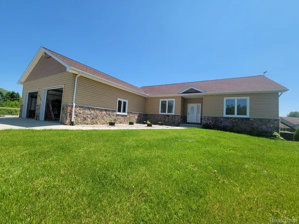 4266 McCandlish Rd, Grand Blanc, MI 48439