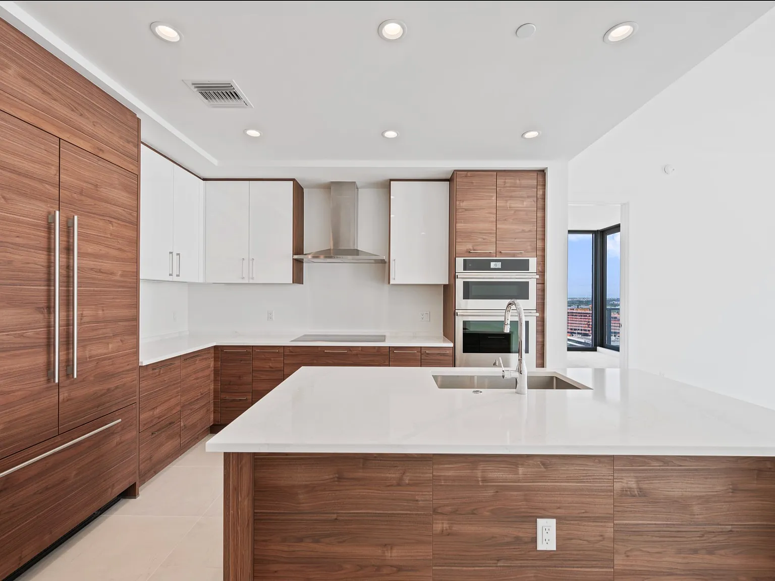 2 bed, 2036 sqft, $9,000 — Photo 2