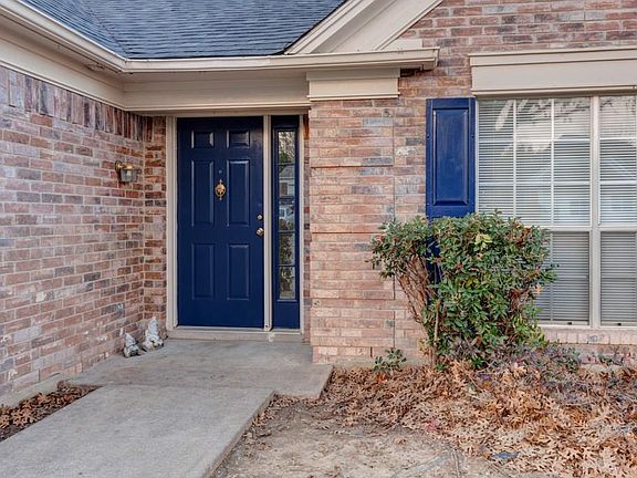 3rd image of 815 Bracken Pl