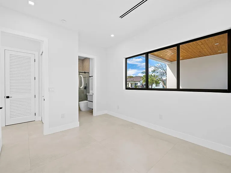 SW 26th St — Photo 10