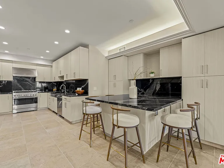 1825 Pandora Ave #Penthouse 402 — Photo 7