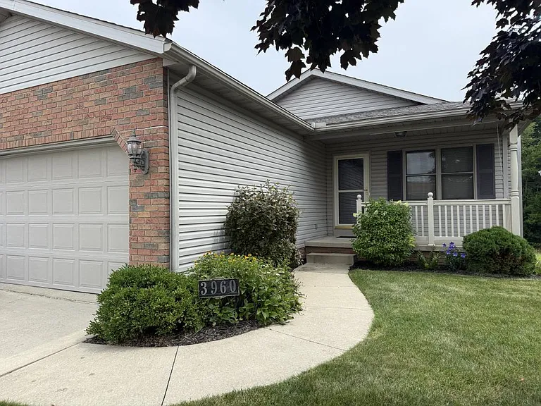 3960 Dornoch Dr — Photo 2