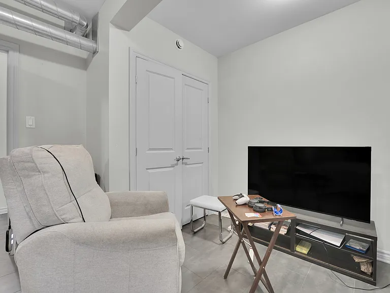 123 Queen Mary St #4 — Photo 14