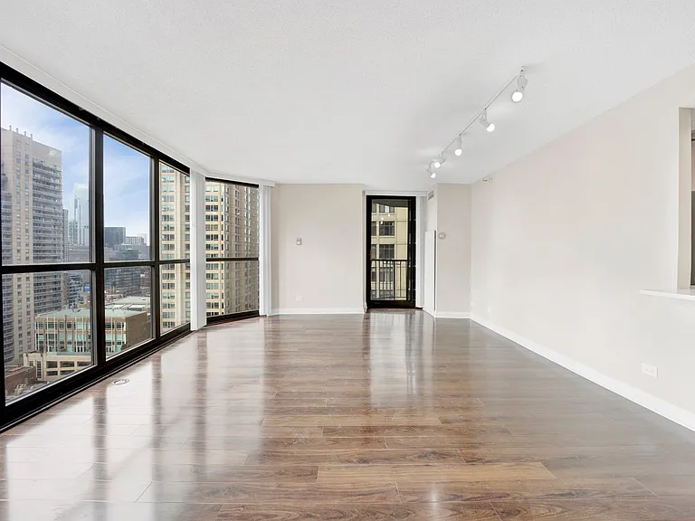 10 E Ontario St #2820 — Photo 2