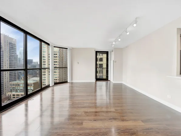 10 E Ontario St, Chicago, IL