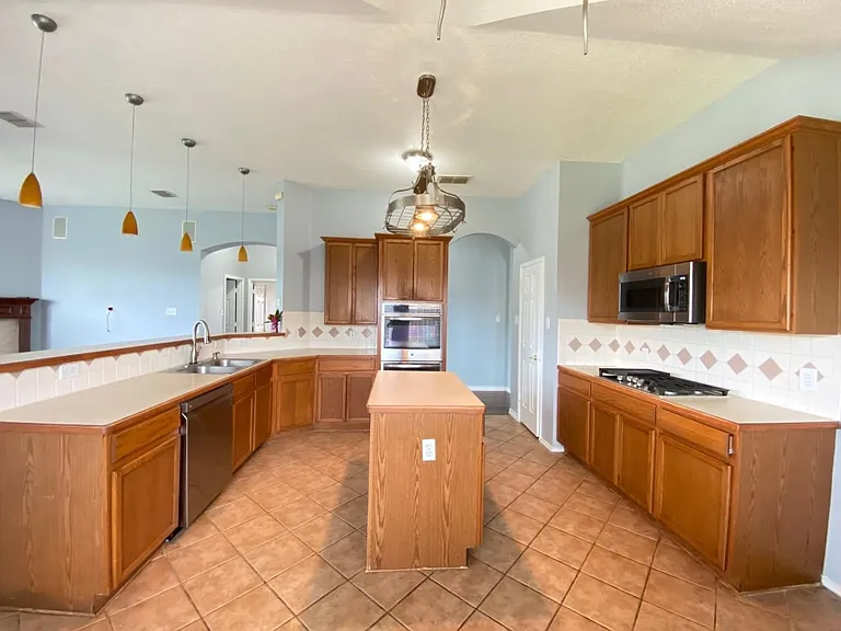 1328 Falcon Holw — Photo 12